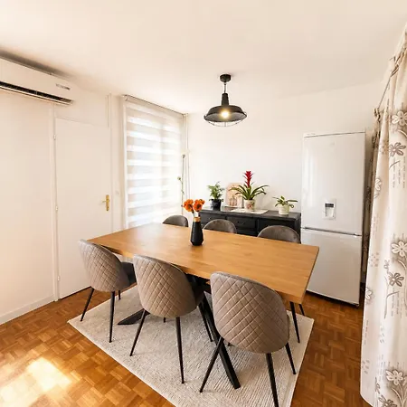 Riverside Apartment, 10min Airport 아파트 *