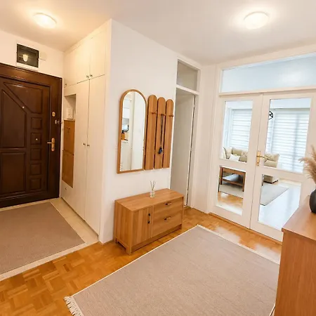 Riverside Apartment, 10min Airport