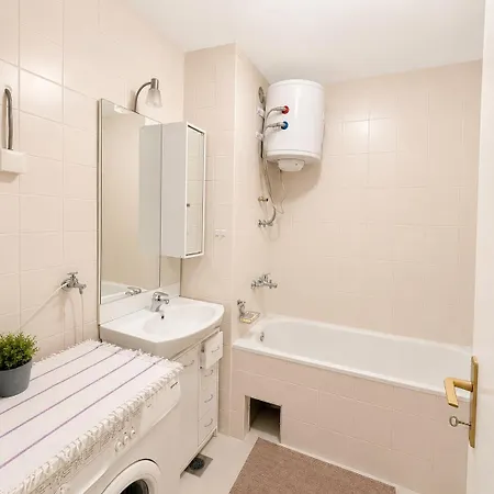 아파트 Riverside Apartment, 10min Airport