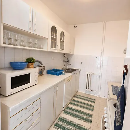 Riverside Apartment, 10min Airport Saraievo