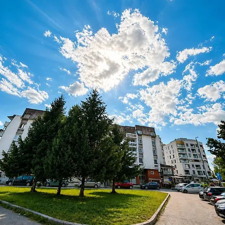 Riverside Apartment, 10min Airport